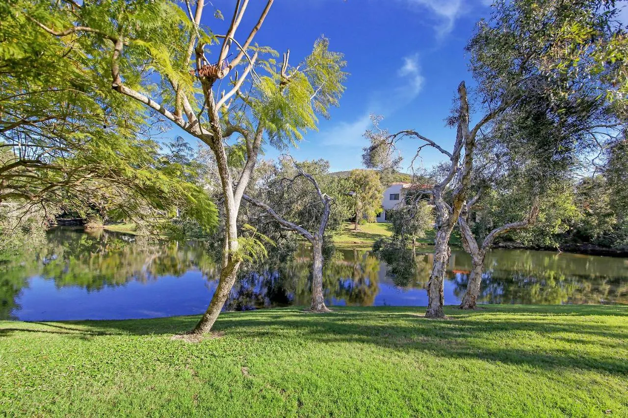 Luxury Lakeside Villa Yaroomba