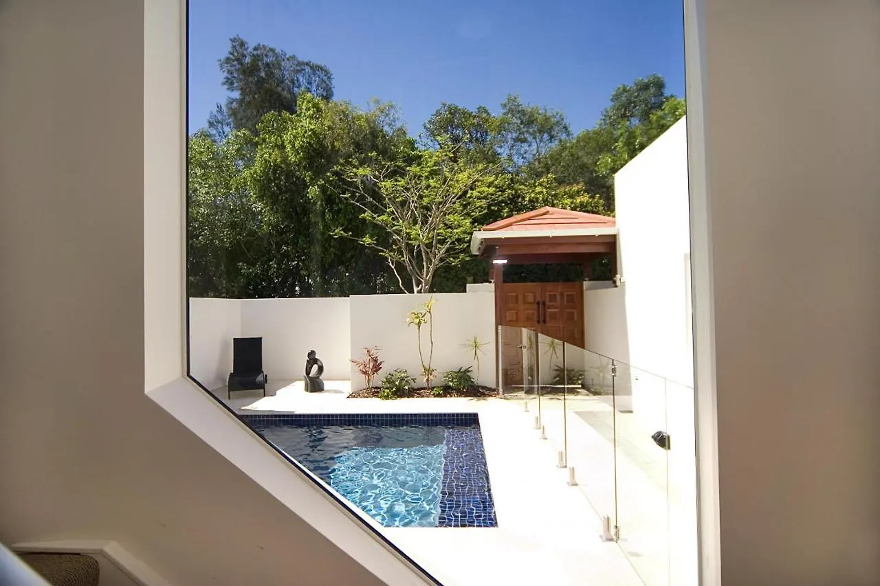 Luxury Lakeside Villa Yaroomba