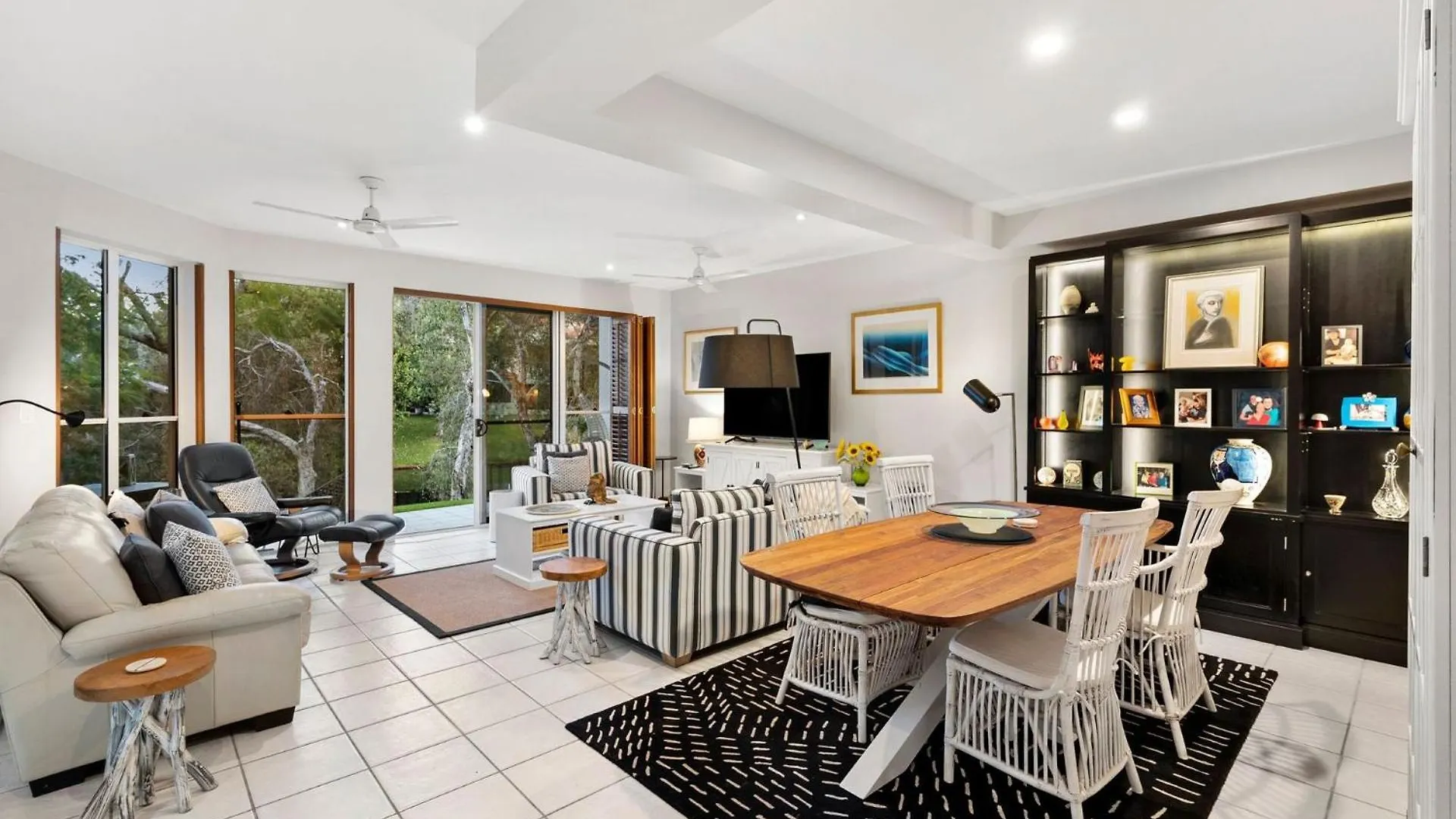 Luxury Lakeside Villa Yaroomba