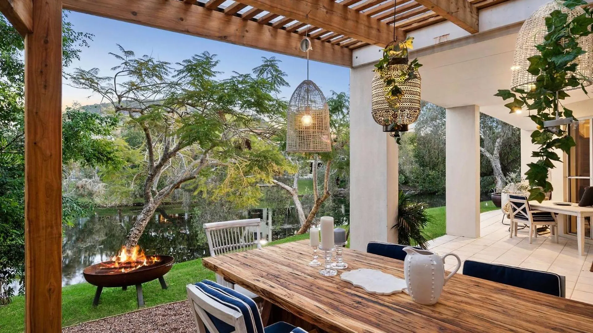 Luxury Lakeside Villa Yaroomba