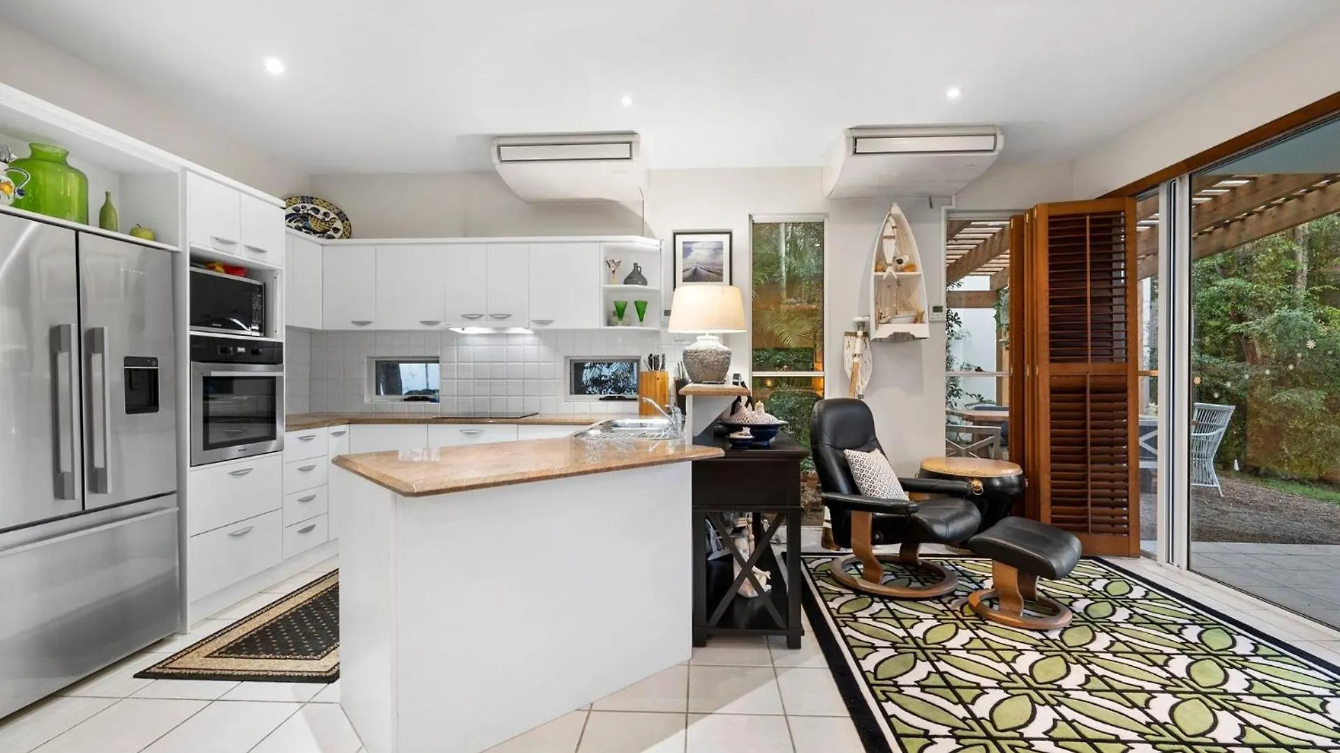 Luxury Lakeside Villa Yaroomba