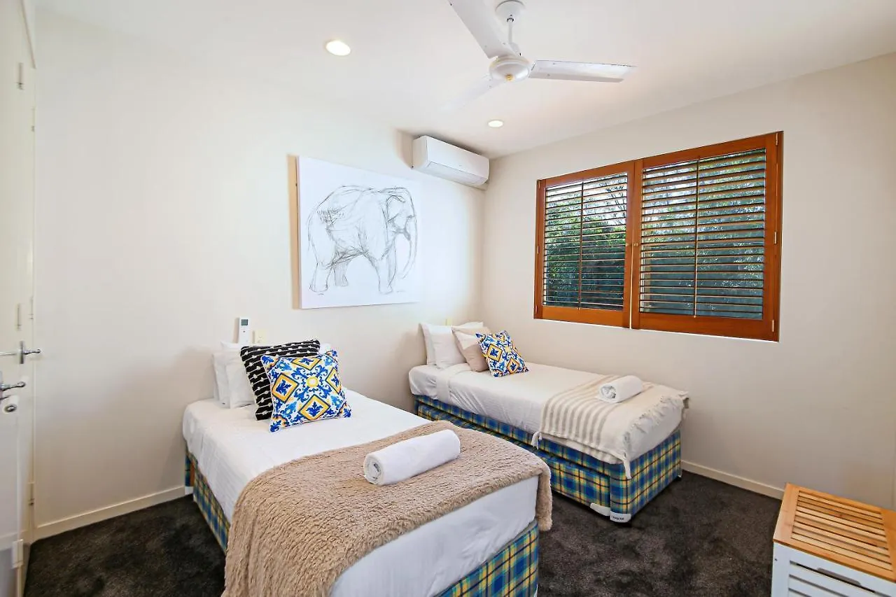 Luxury Lakeside Villa Yaroomba